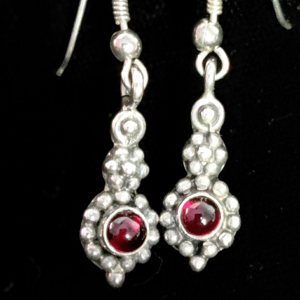 Vintage 925 garnet stone earrings